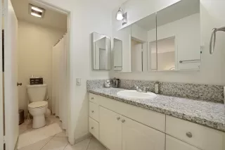 Photo #4: 222070879 Listing