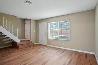 Photo #3: 222073669 Listing