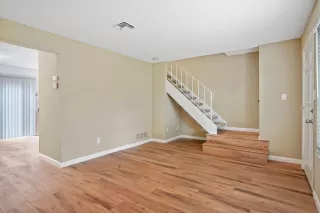 Photo #4: 222073669 Listing