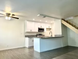 Photo #4: 222076148 Listing