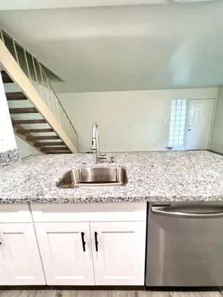 Photo #6: 222076148 Listing