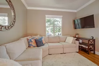 Photo #5: 222076170 Listing