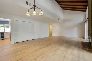 Photo #4: 222076451 Listing