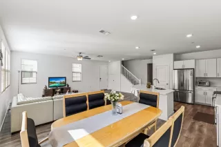 Photo #2: 222076681 Listing