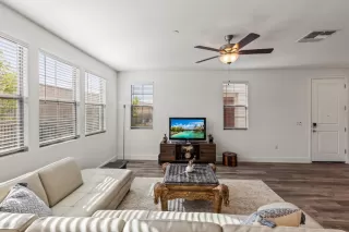 Photo #3: 222076681 Listing