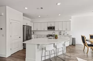 Photo #4: 222076681 Listing