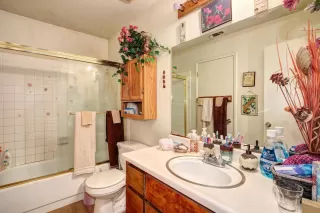 Photo #4: 222077070 Listing