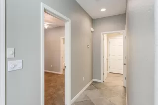 Photo #2: 222077402 Listing