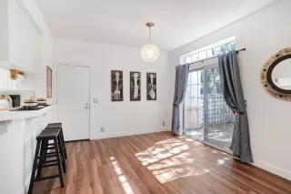 Photo #5: 222078172 Listing