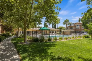 Photo #3: 222079331 Listing