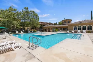 Photo #5: 222079331 Listing