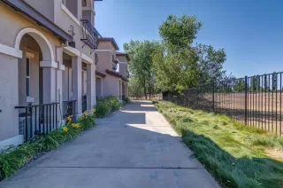 Photo #3: 222079478 Listing