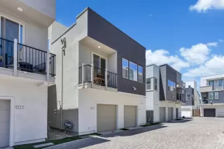 Photo #2: 222079585 Listing