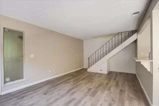 Photo #3: 222079937 Listing