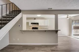 Photo #5: 222079937 Listing