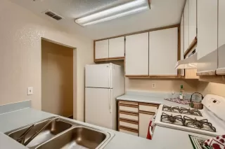 Photo #4: 222080491 Listing