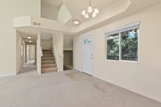 Photo #2: 222080579 Listing