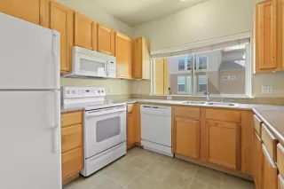 Photo #5: 222080579 Listing