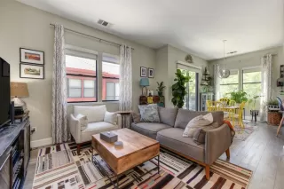 Photo #4: 222081031 Listing