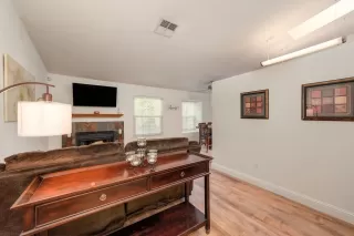 Photo #2: 222082154 Listing
