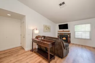 Photo #4: 222082154 Listing