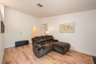 Photo #5: 222082154 Listing