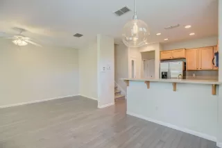 Photo #5: 222082593 Listing 