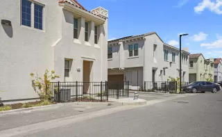 Photo #3: 222083028 Listing 