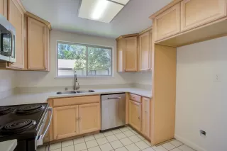 Photo #3: 222083081 Listing