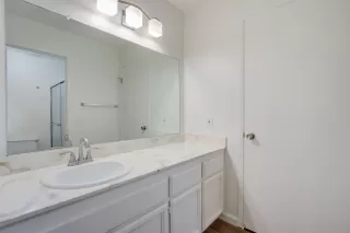 Photo #5: 222083081 Listing