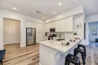 Photo #4: 222083239 Listing