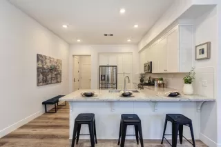 Photo #5: 222083239 Listing