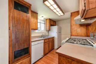 Photo #4: 222084934 Listing