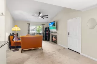 Photo #3: 222086012 Listing