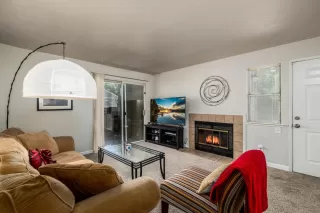 Photo #4: 222086134 Listing