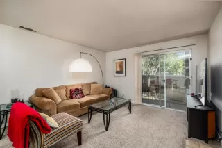 Photo #5: 222086134 Listing