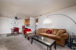 Photo #6: 222086134 Listing