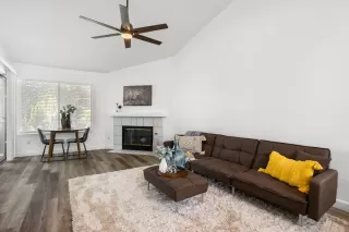 Photo #2: 222086558 Listing