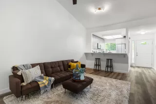 Photo #3: 222086558 Listing