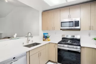 Photo #6: 222086558 Listing