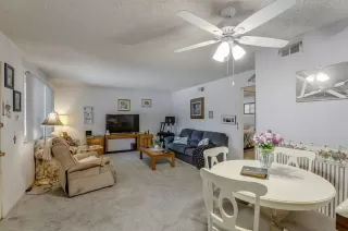 Photo #5: 222086854 Listing 