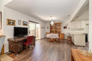 Photo #4: 222087059 Listing