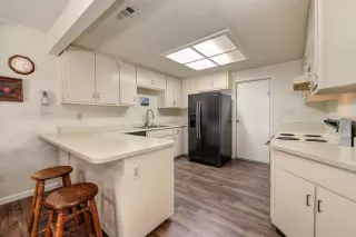 Photo #6: 222087059 Listing