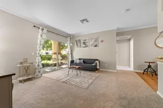 Photo #2: 222087701 Listing