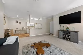 Photo #3: 222087701 Listing