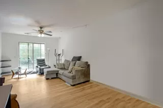 Photo #3: 222088039 Listing