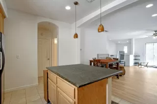 Photo #5: 222088039 Listing