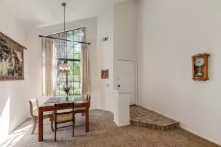 Photo #5: 222088550 Listing