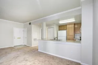 Photo #4: 222089931 Listing