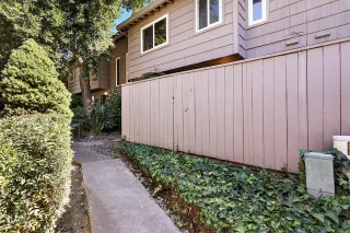 Photo #2: 222091442 Listing